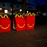 Alasan Kenapa Orang Dewasa Memang Masih Butuh Makan Happy Meal