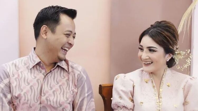 Penantian 10 Tahun Berakhir, Kiki Amalia Resmi Menikah dengan Agung Nugraha