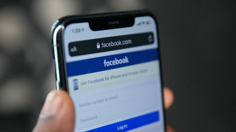 Menebak Alasan Kenapa Facebook adalah Media Sosial Paling Cocok untuk Ibu-ibu