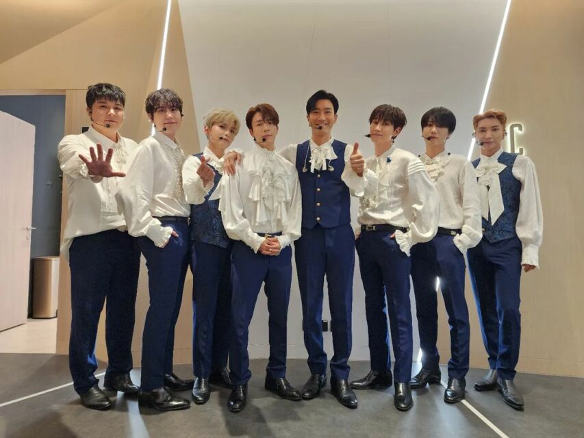 Foto grup SUPER JUNIOR