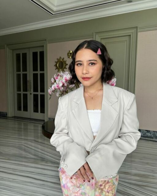 Prilly pakai bahasa baku