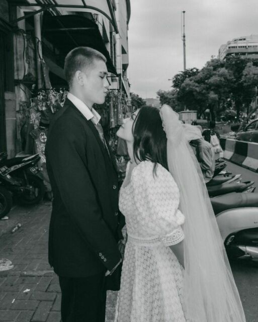 7 Potret Unik Pre-wedding Julian Jacob dan Mirriam Eka di Pasar Tradisional, Usung Konsep Retro