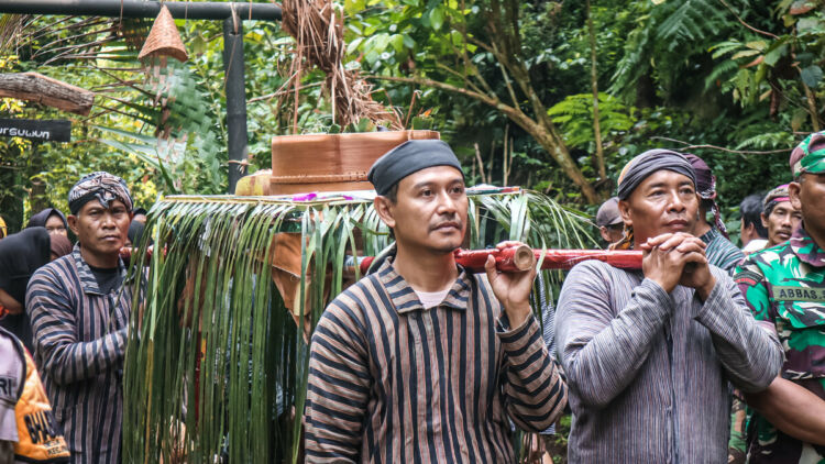 Bersih-Bersih Sumber Mata Air dan Makan Sego Iriban di Tradisi Iriban Khas Desa Lerep