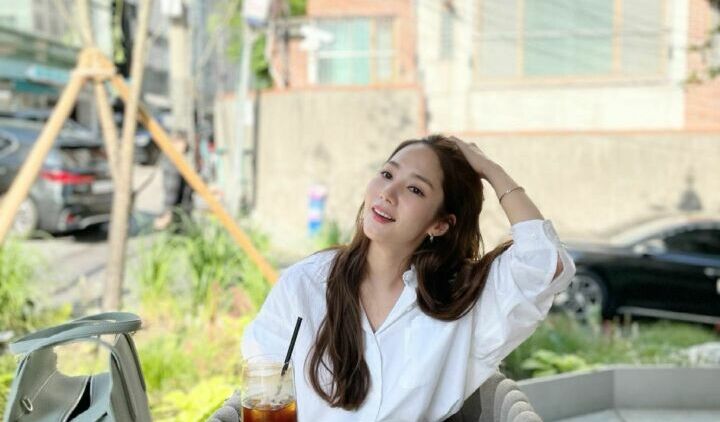 Park Min-young Dikabarkan Dilarang ke Luar Negeri Imbas Kasus Mantan Pacar, Agensi Buka Suara