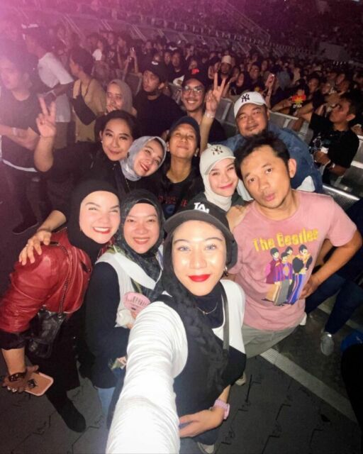 Zaskia Mecca nonton konser Dewa 19