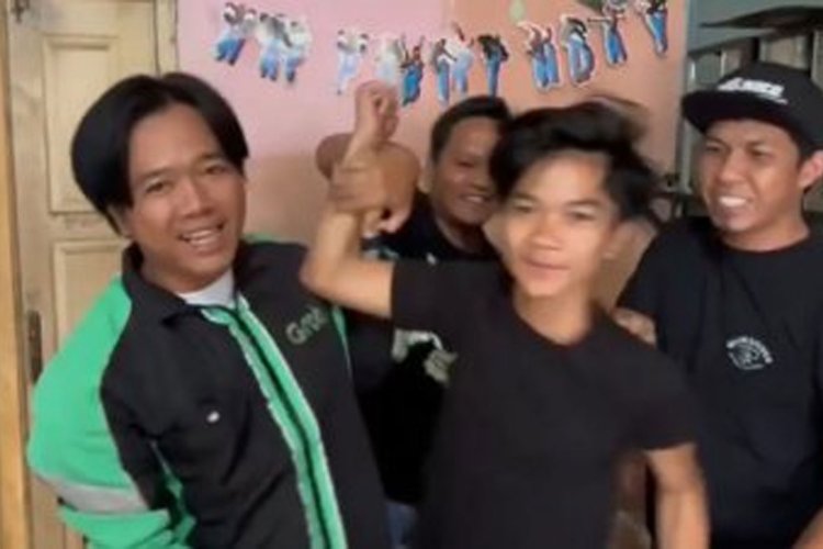 Pelaku pencurian yang ditangkap sambil dinyanyikan lagu Happy Birthday