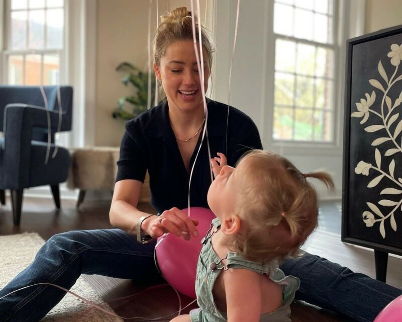 Amber Heard punya bayi lewat ibu pengganti