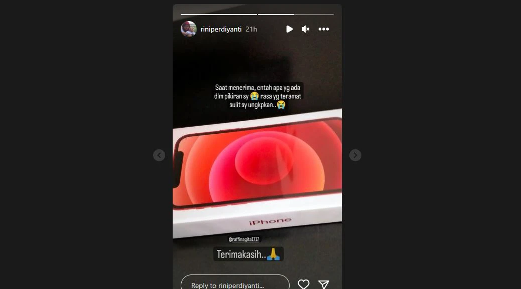 Sus Rini dapat hadiah iPhone baru