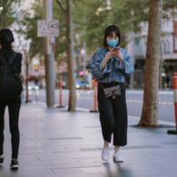 Bikin Tambah Kece, Anak Muda Korea Selatan Ogah Lepas Masker Meski Covid-19 Sudah Melandai