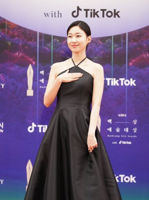 Ha Yoon Kyung di Baeksang Arts Awards 2023