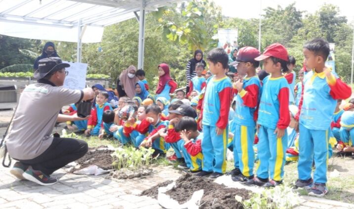 Merawat Bumi Harus Sejak Usia Dini