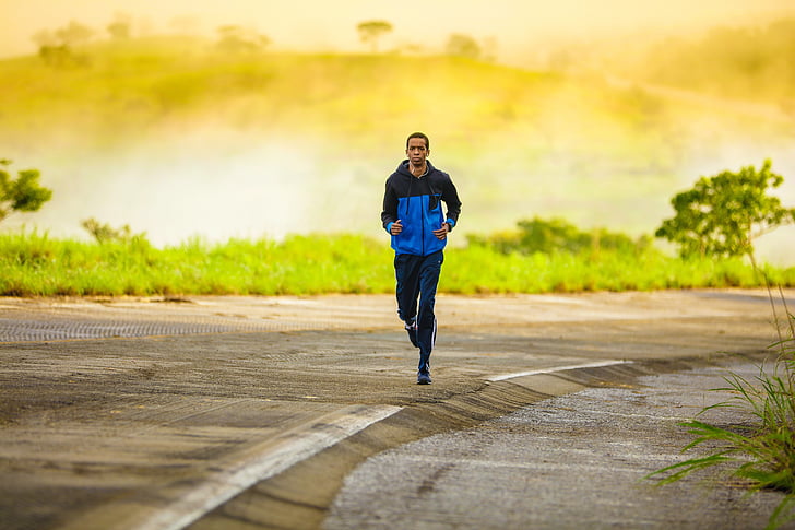 Jogging pagi seger lho, gaes! | Photo by Picpik