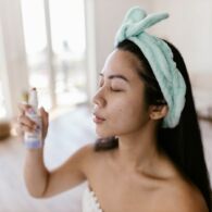 Intip 5 Alasan Penting Kenapa Wajib Memakai Face Mist, Wajah Lebih Glowing~