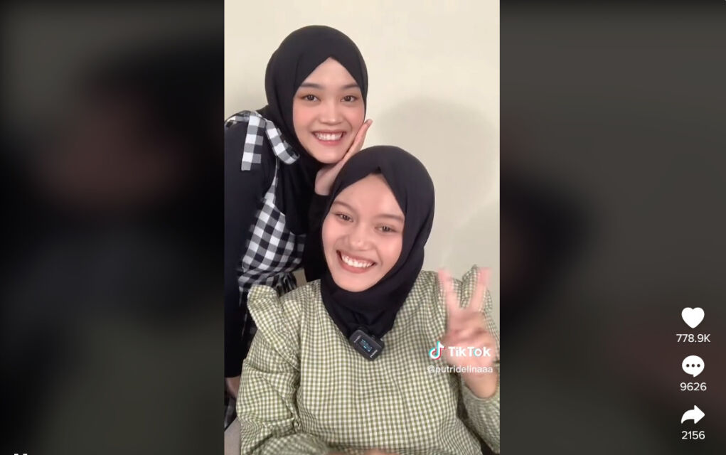 Putri Delina bertemu kembaran