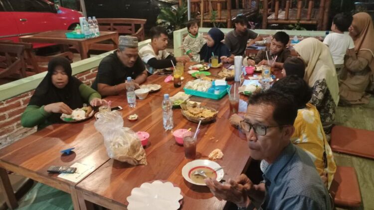 Buka Bersama Keluarga di Warung Kung Dawukan Bulan Klaten