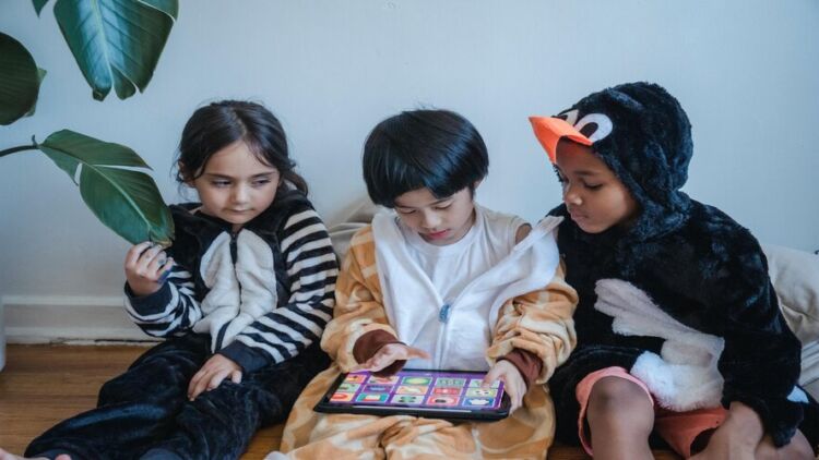 Bahaya Kecanduan Game Online Pada Anak-Anak