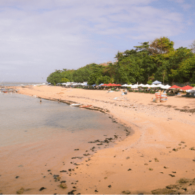 Liburan di Pantai: Menemukan Ketenangan Diri dalam Merenung