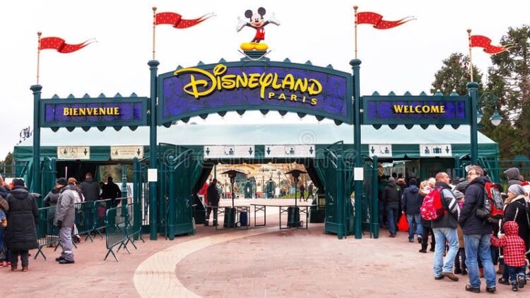 Disneyland : Taman Hiburan Impian Semua Orang