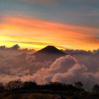 Bumi di Atas Awan