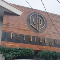 Petrichor Cafe & Bistro: Menikmati Santai Bersama Suasana Modern yang Elegan