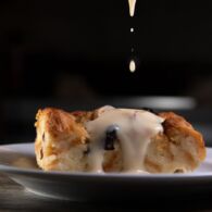 Ada Sisa Roti Tawar? Yuk Buat Cinnamon Bread Pudding