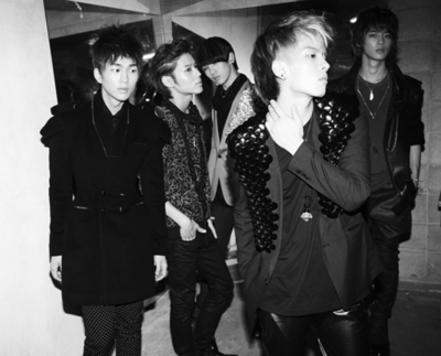 Foto grup SHINee untuk album 2009, Year of Us. Photo by SM Town on smtown.com