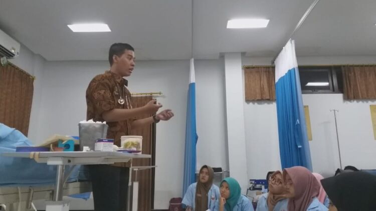 Benarkah Air Jeruk Bisa Menetralisir Kolesterol Setelah Makan Daging?