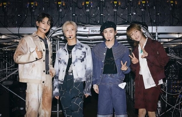 Photo grup SHINee. Photo by @shinee on Instagram