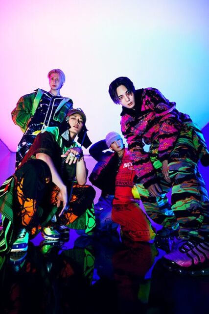 Foto grup SHINee untuk album HARD. Photo by SM Town on smtown.com