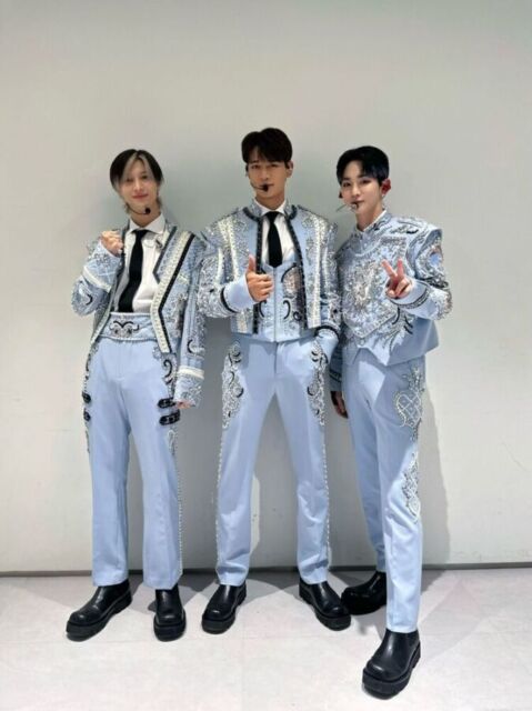 Photo by @SHINee on Twitter