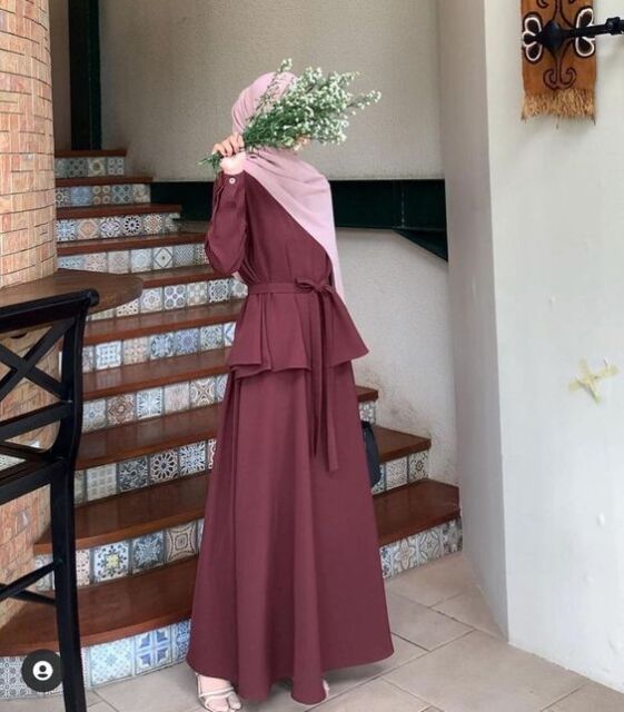 baju merah maroon cocok dengan jilbab warna apa