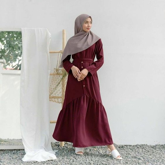 perpaduan jilbab yang cocok untuk gamis maroon