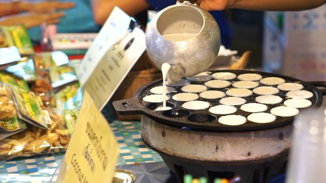 hipwee-kue tradisional khas thailand - coconut pancake