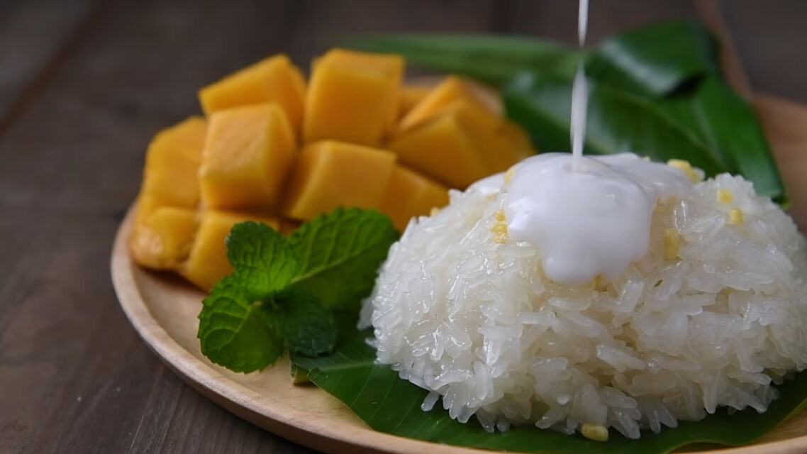 hipwee-kue tradisional khas thailand - mango sticky rice