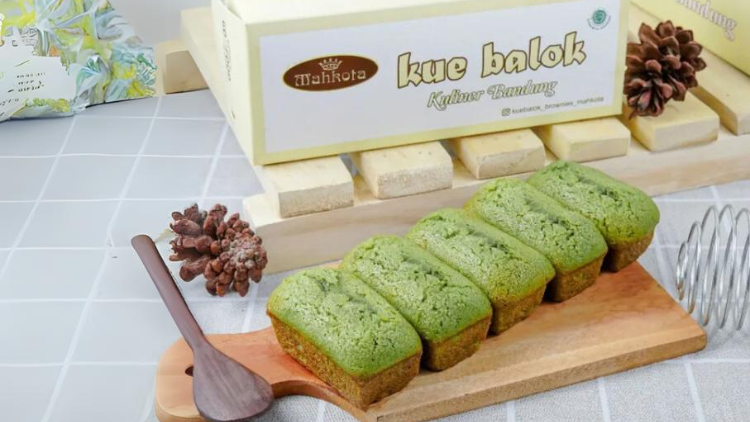 hipwee-Rekomendasi Oleh-Oleh Bandung - Kue balok mahkota