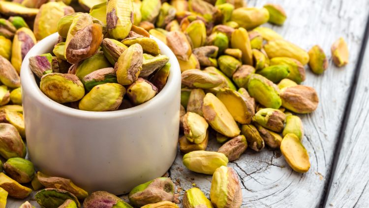 hipwee-rekomendasi oleh-oleh haji - pistachio