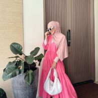 Baju Pink Cocok dengan Hijab Warna Apa? 10 Pilihan Ini Paling Pas untuk OOTD Kamu!