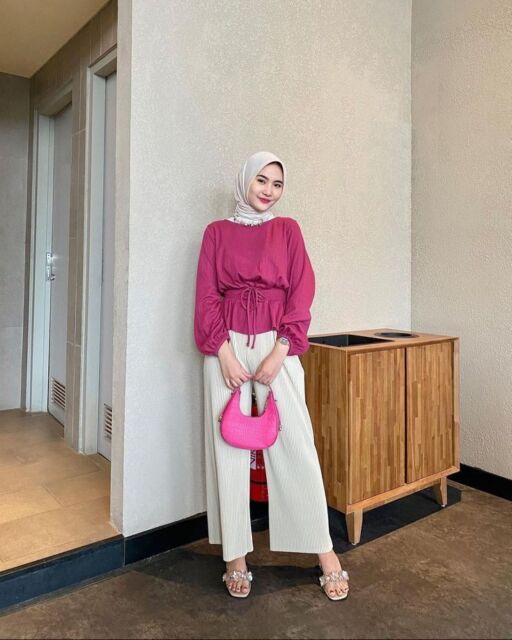 apakah baju pink cocok dengan putih