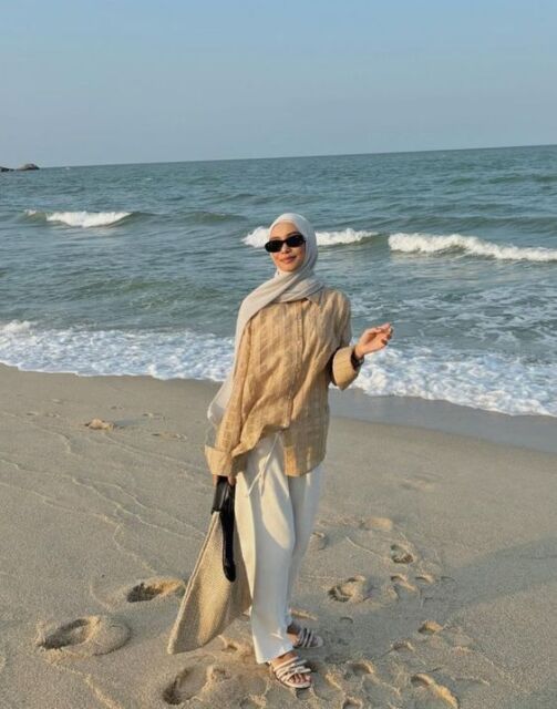 ootd pantai hijab celana