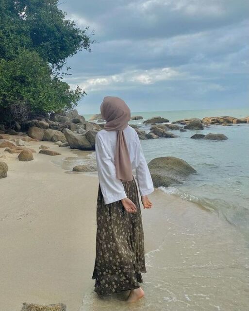 outfit pantai wanita