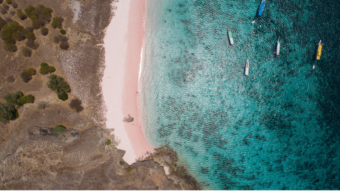 Pantai pasir pink di Labuan Bajo