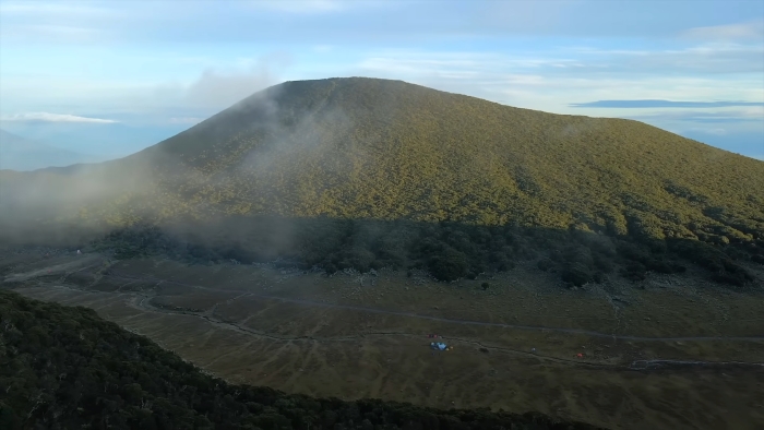 7 Gunung Tertinggi di Jawa Barat, dari Ciremai ke Pangrango