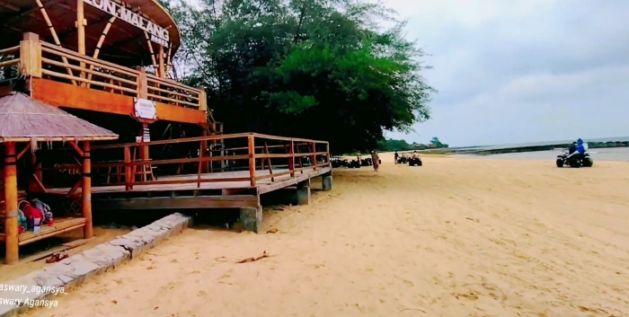 10 Pantai di Madura yang Cantik, Enggak Kalah Sama Bali