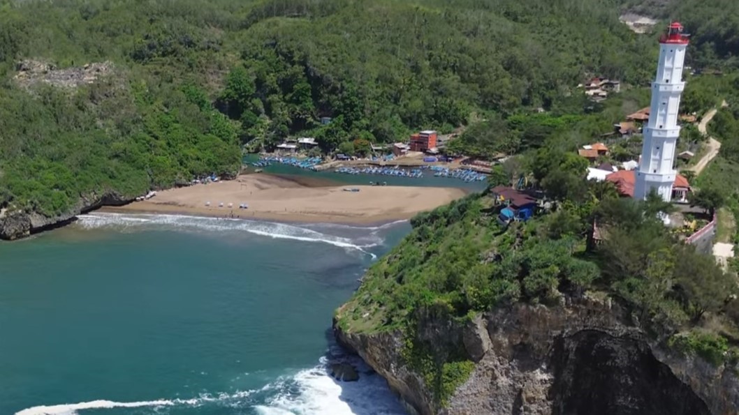 10 Rekomendasi Pantai Pasir Putih di Jogja yang Indah