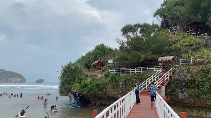 10 Rekomendasi Pantai Pasir Putih di Jogja yang Indah