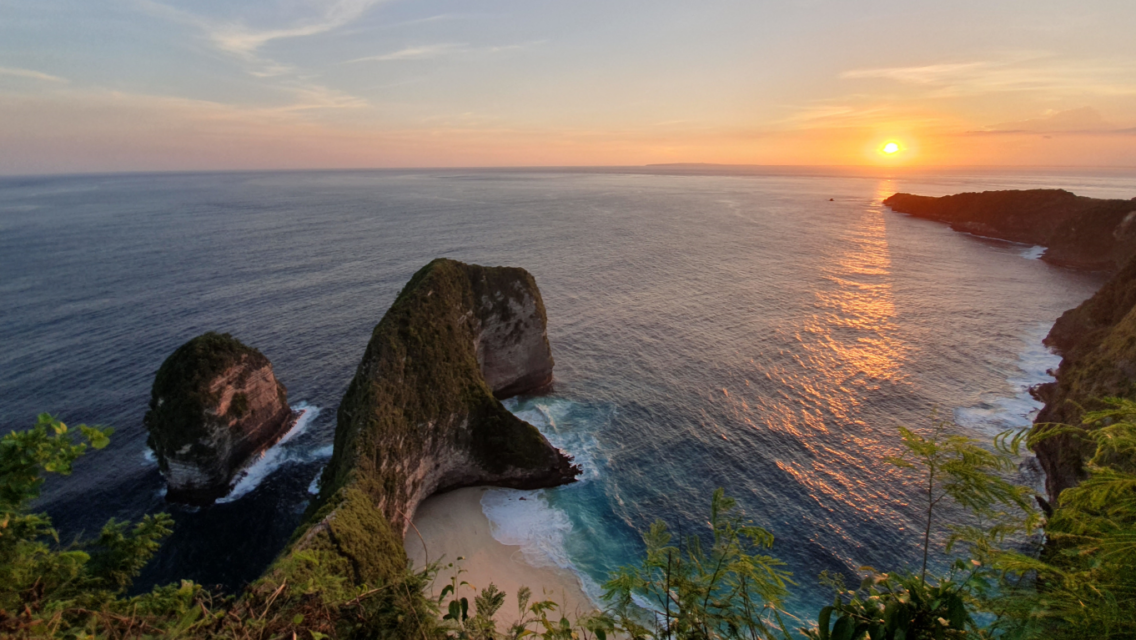 8 Pantai Sunset di Bali yang Cocok untuk Menikmati Senja, Suasananya Romantis Banget!