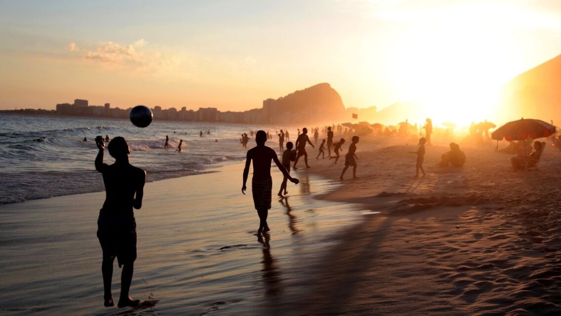 Mau Study Tour atau Outing Class ke Pantai? Kamu Wajib Lakukan Hal Ini!