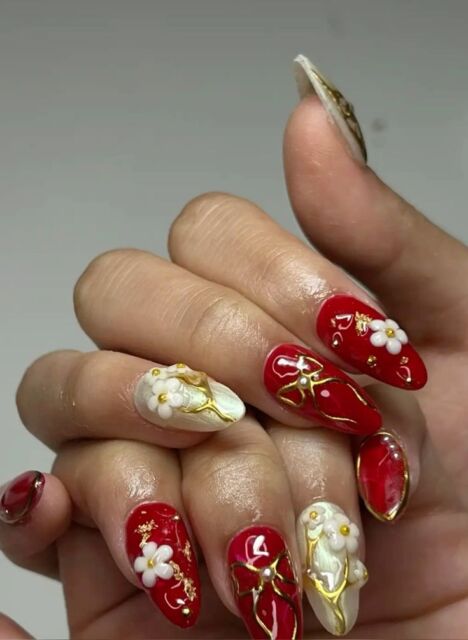 10 Ide Nail Art Imlek yang Estetik, Unik, dan Modern