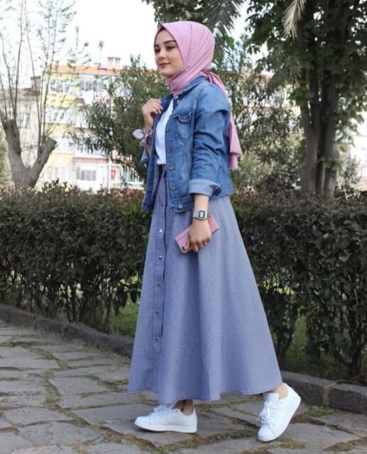 9 Rekomendasi Jilbab yang Cocok untuk Baju Warna Biru