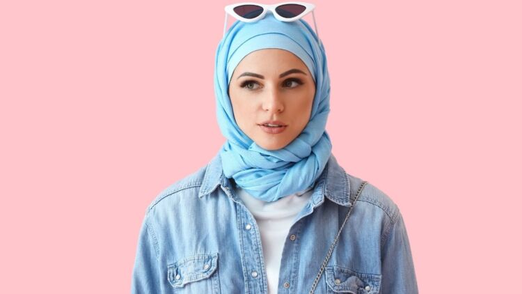 9 Rekomendasi Jilbab yang Cocok untuk Baju Warna Biru